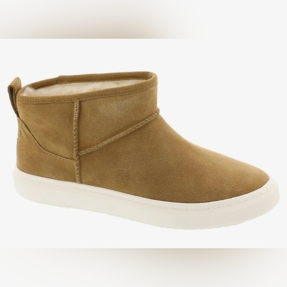 UGG Alameda Mini Suede Boots EUC - Picture 1 of 5